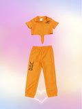 Kids orange inmate costume set includes knotted short-sleeve shirt and elastic cuff long pants. Printed letter details, great for Halloween parties, themed role-play and carnival dress-up.